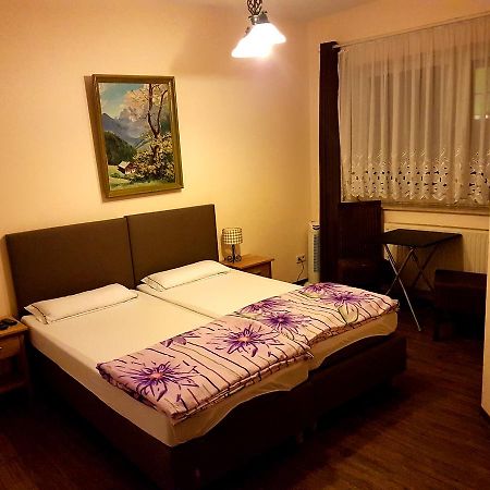 Pension Balkan Eisenhuttenstadt Bagian luar foto