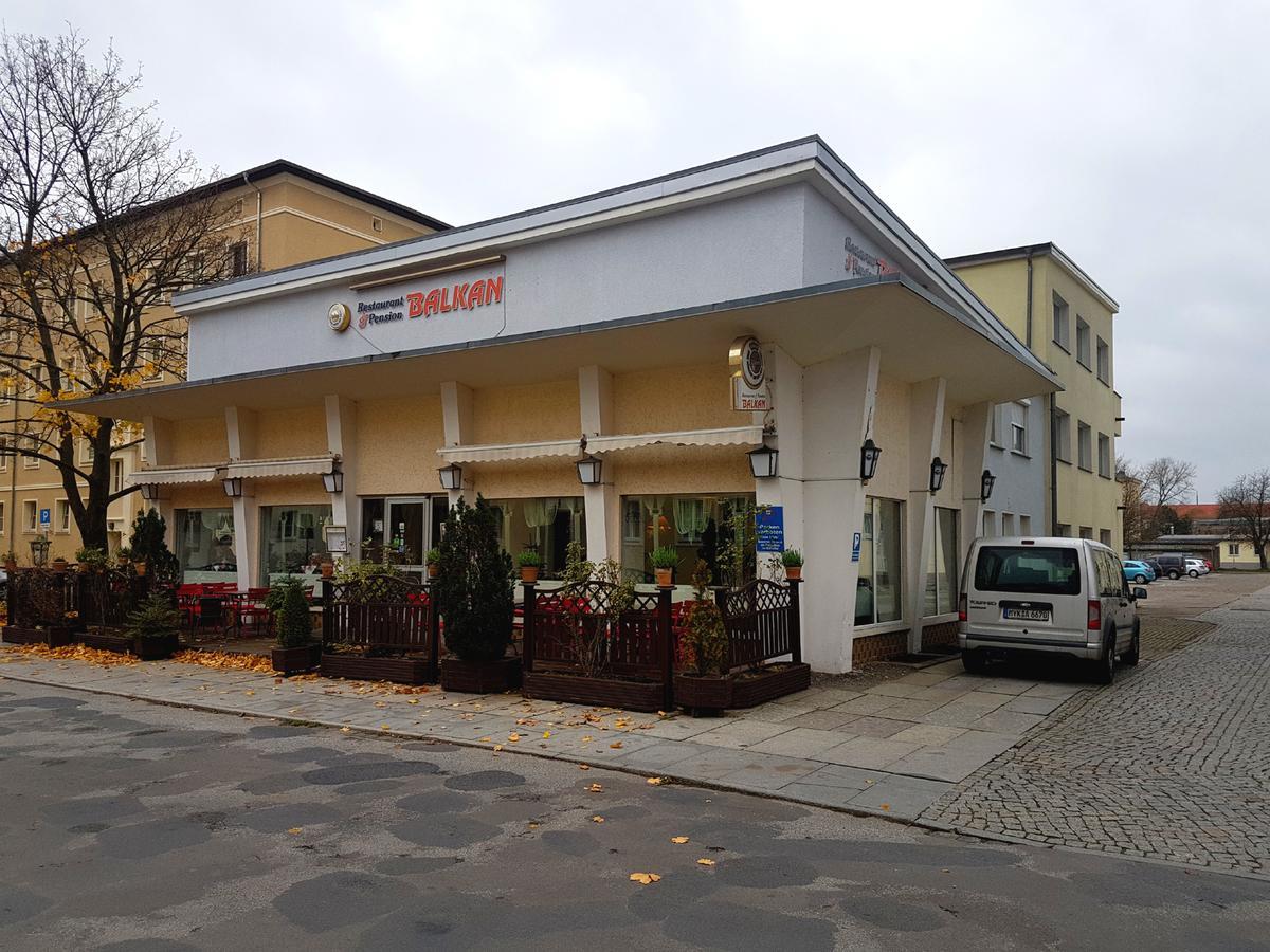 Pension Balkan Eisenhuttenstadt Bagian luar foto