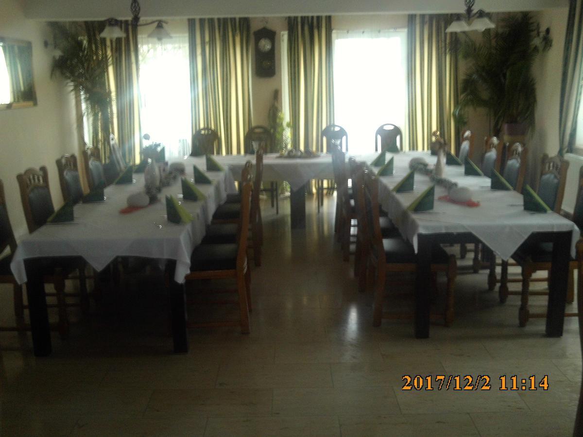 Pension Balkan Eisenhuttenstadt Bagian luar foto