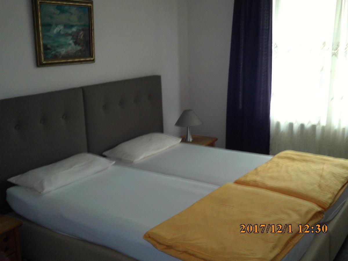 Pension Balkan Eisenhuttenstadt Bagian luar foto