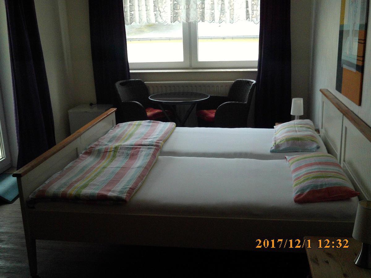 Pension Balkan Eisenhuttenstadt Bagian luar foto